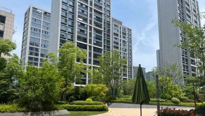 2025年香港六合正版全年资料,男子把果冻做成吃不起的样子,动态词语解释落实_潮流版V14.56
